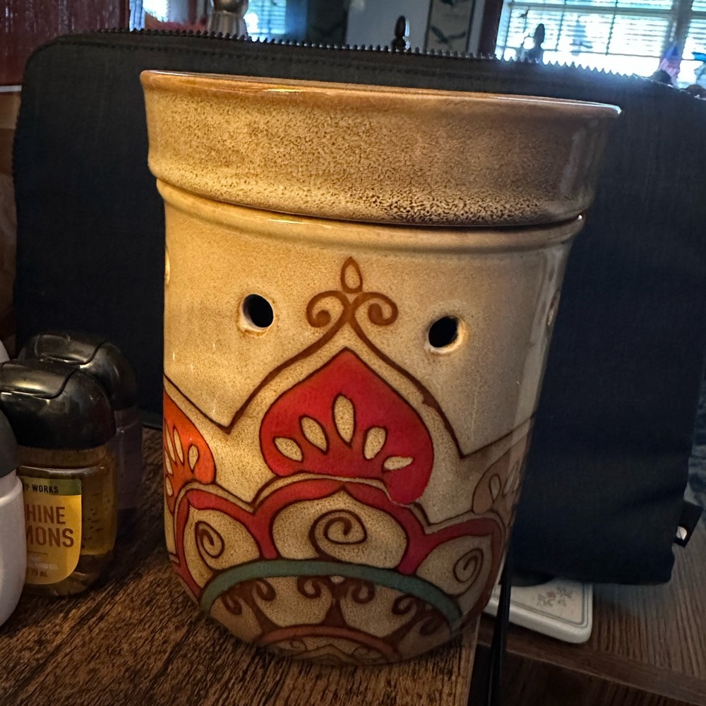 Scentsy retired mandala warmer